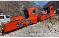 內(nèi)蒙古客戶定制的5噸湘潭鋰電池電機(jī)車抵達(dá)礦山